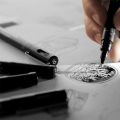 Marker permanentni vodoodporni PIN FINE LINE UNI GINKO V DARILNI EMBALAŽI set 18/1 70328