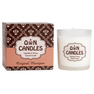Sveča v darilni &scaron;katli marcipan O.W.N. CANDLES ORIGINAL MARZIPAN