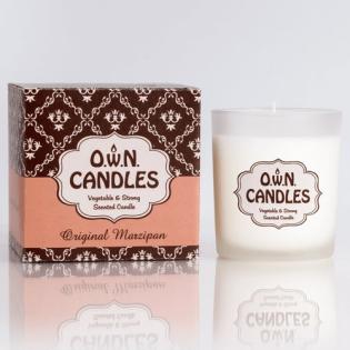 Sveča v darilni &scaron;katli marcipan O.W.N. CANDLES ORIGINAL MARZIPAN